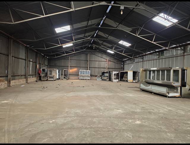 1,500M² WAREHOUSE TO LET IN GERMISTON SOUTH